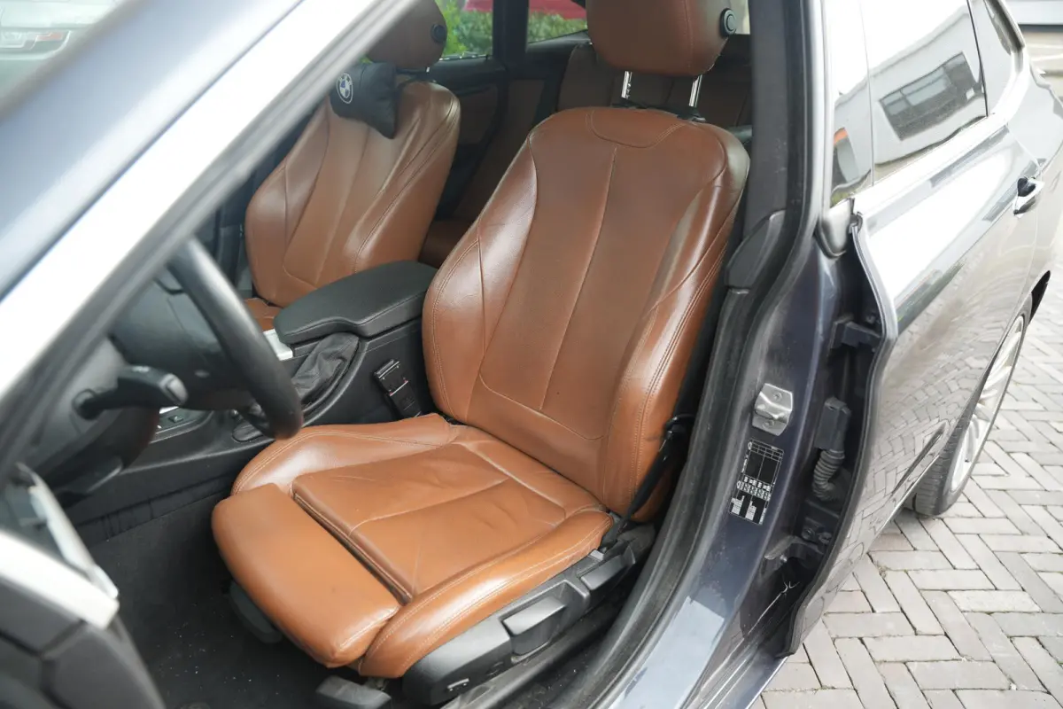 320i Centennial Executive Cruise control Brake assist Hill hold Koplampreiniging