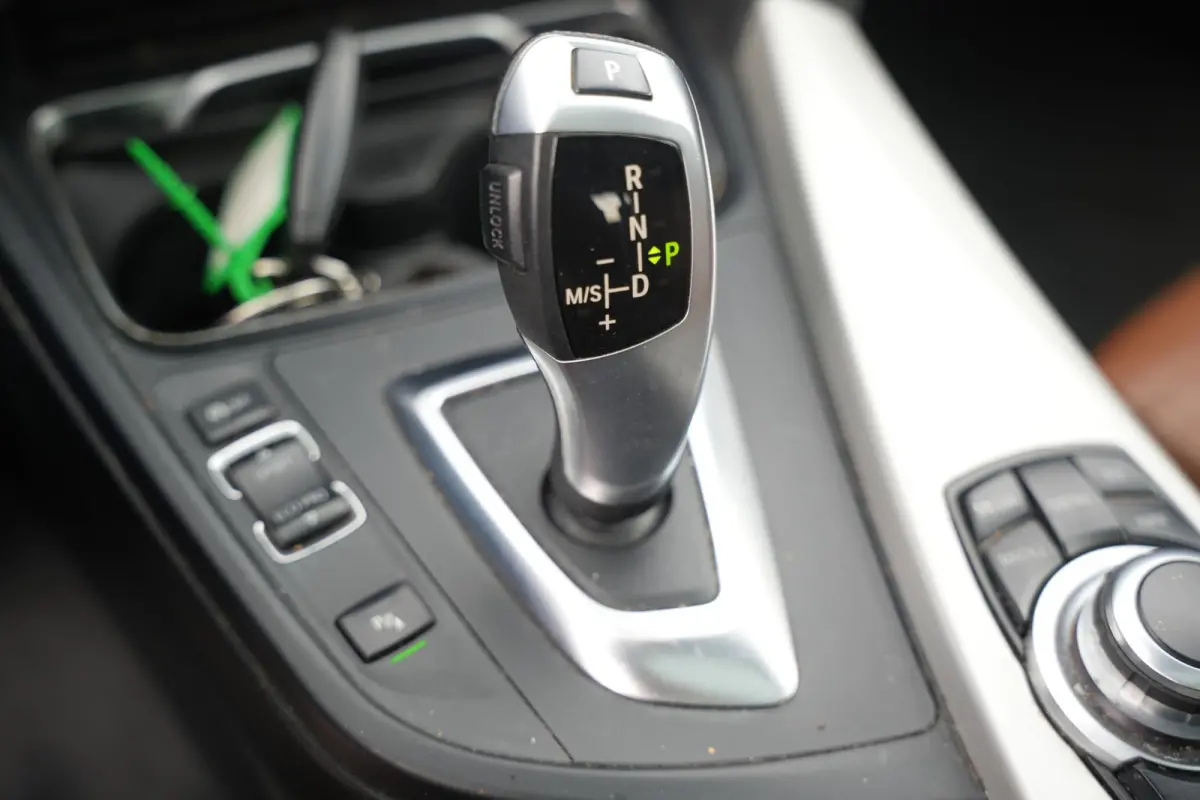 320i Centennial Executive Cruise control Brake assist Hill hold Koplampreiniging