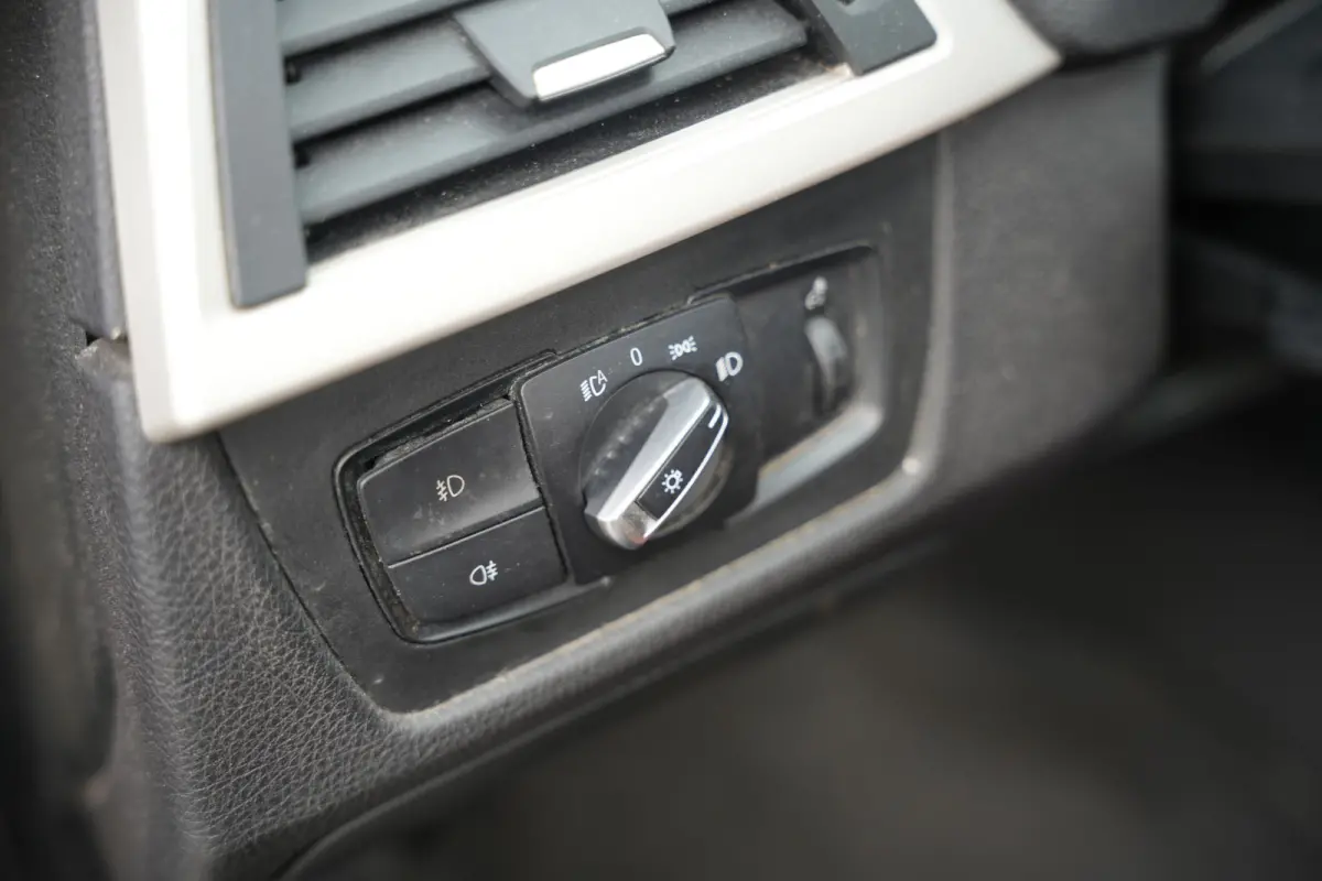 320i Centennial Executive Cruise control Brake assist Hill hold Koplampreiniging