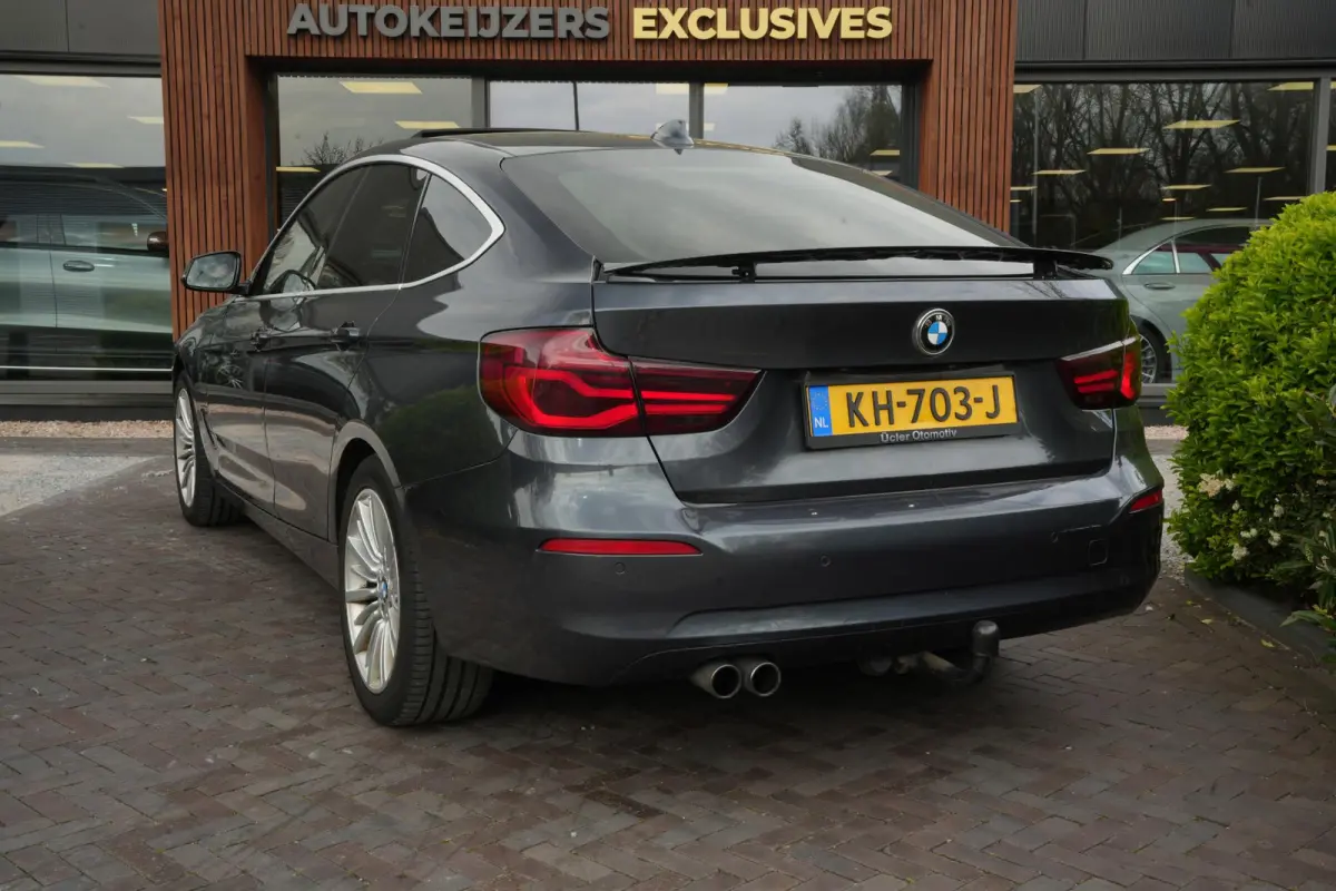320i Centennial Executive Cruise control Brake assist Hill hold Koplampreiniging