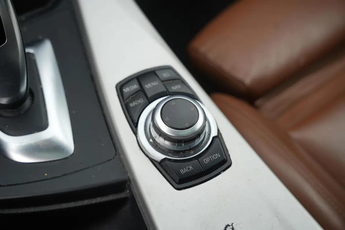 320i Centennial Executive Cruise control Brake assist Hill hold Koplampreiniging