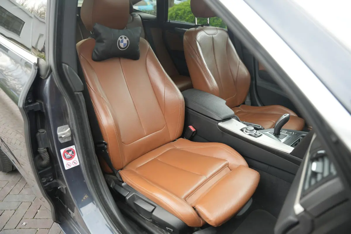 320i Centennial Executive Cruise control Brake assist Hill hold Koplampreiniging
