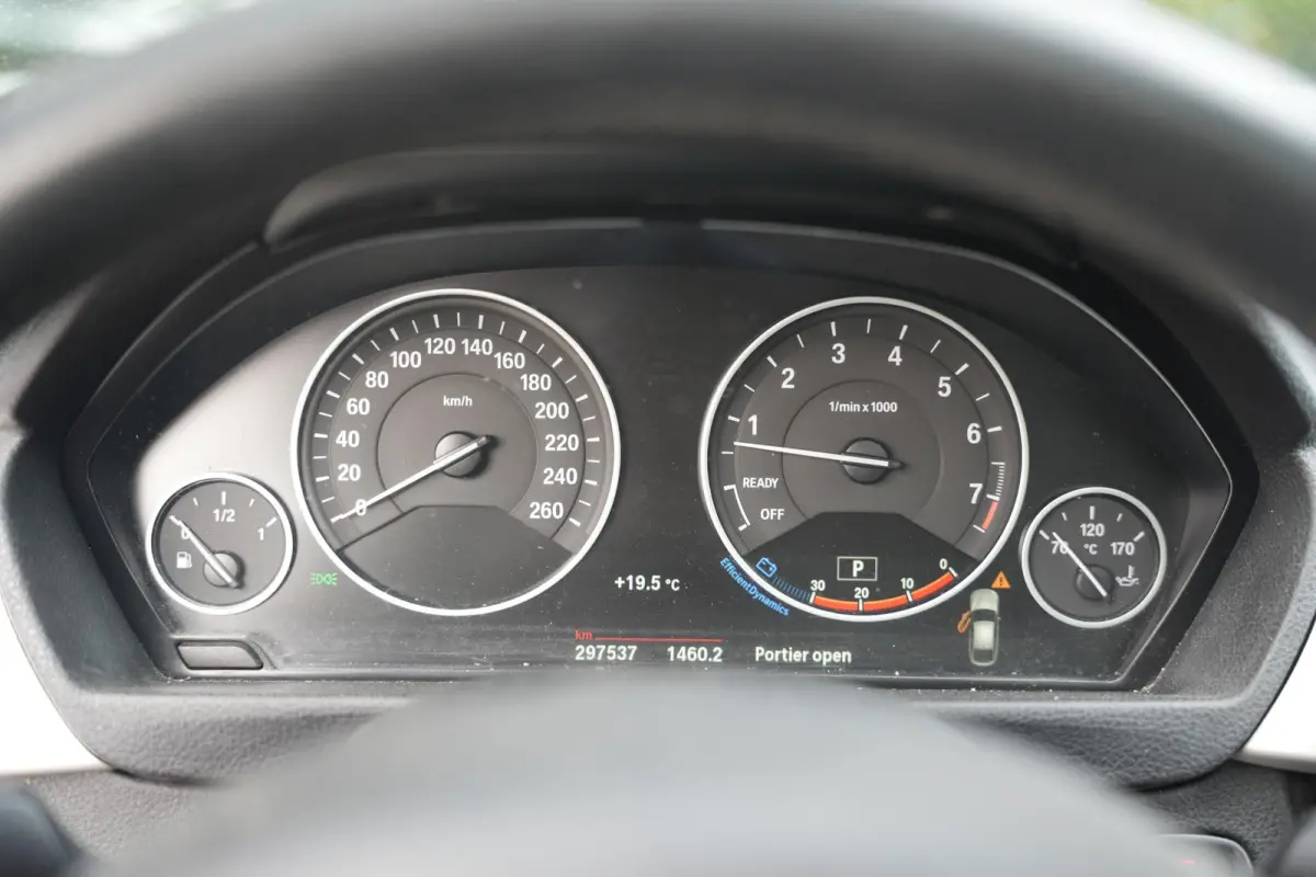 320i Centennial Executive Cruise control Brake assist Hill hold Koplampreiniging