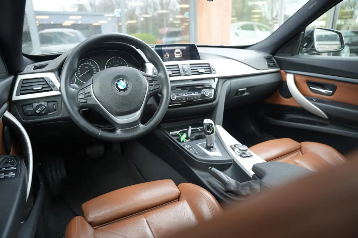 320i Centennial Executive Cruise control Brake assist Hill hold Koplampreiniging
