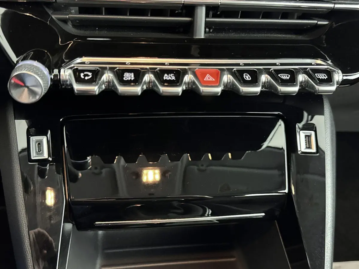 100pk Allure | Camera | Apple Carplay/Android Auto | 16 inch Velgen | Volledig Digitaal Instrumentenpaneel