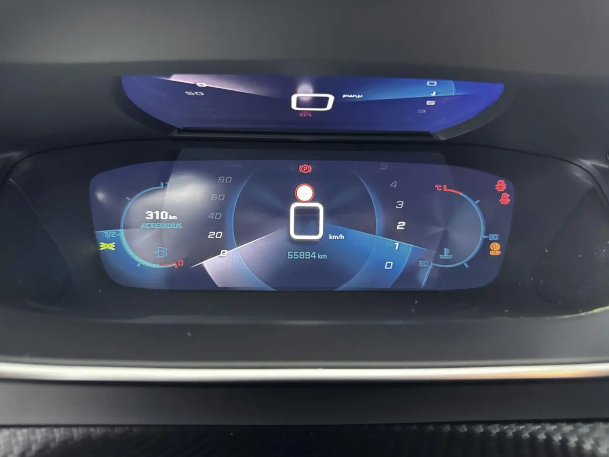 100pk Allure | Camera | Apple Carplay/Android Auto | 16 inch Velgen | Volledig Digitaal Instrumentenpaneel