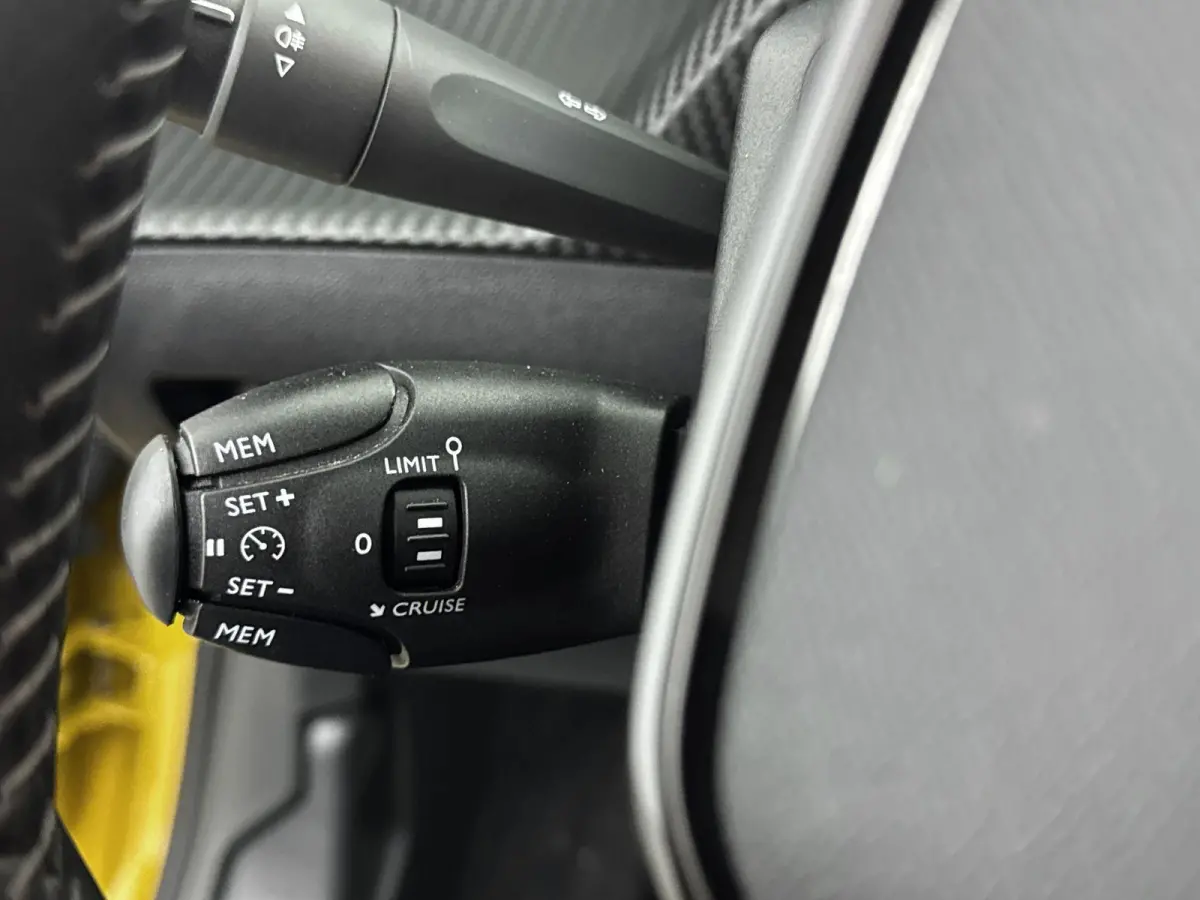 100pk Allure | Camera | Apple Carplay/Android Auto | 16 inch Velgen | Volledig Digitaal Instrumentenpaneel