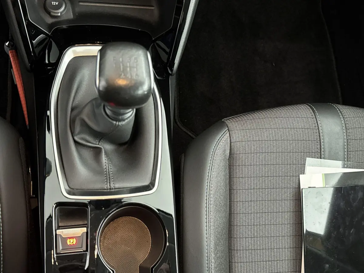 100pk Allure | Camera | Apple Carplay/Android Auto | 16 inch Velgen | Volledig Digitaal Instrumentenpaneel