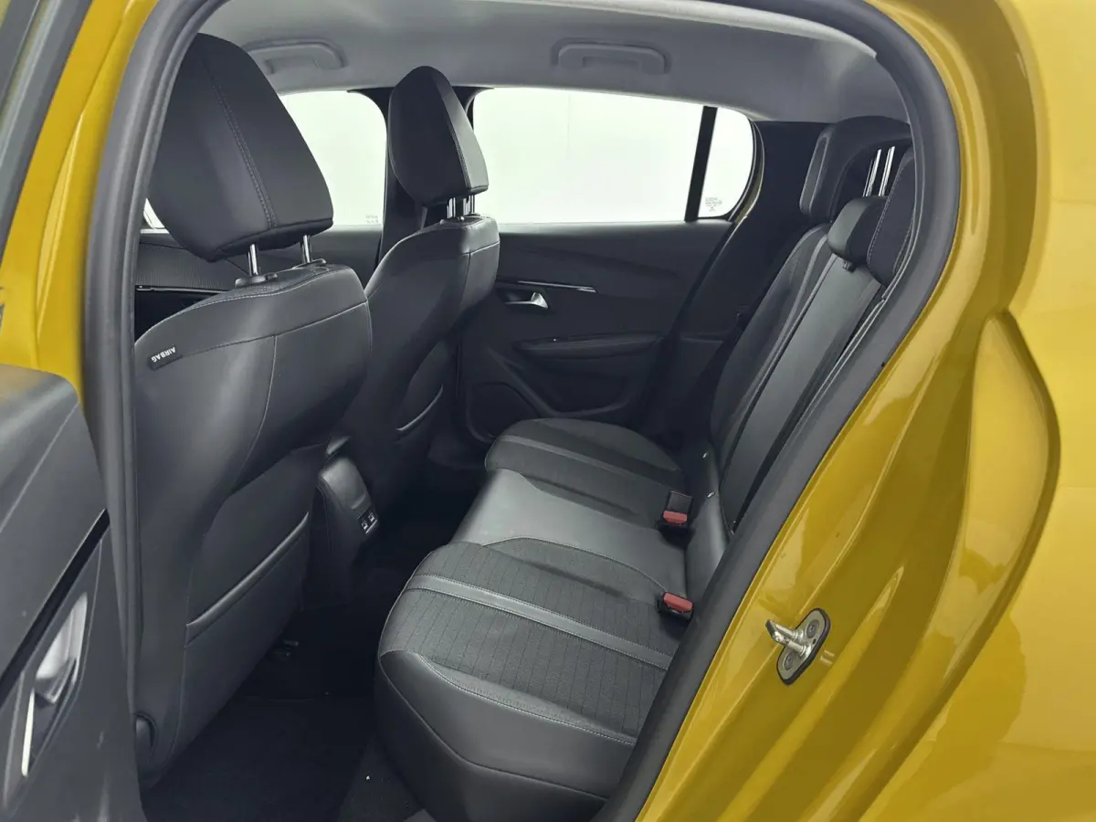 100pk Allure | Camera | Apple Carplay/Android Auto | 16 inch Velgen | Volledig Digitaal Instrumentenpaneel