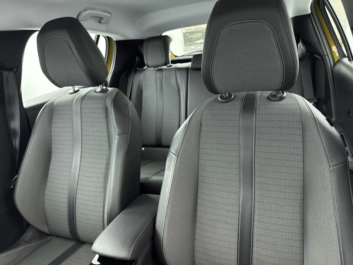 100pk Allure | Camera | Apple Carplay/Android Auto | 16 inch Velgen | Volledig Digitaal Instrumentenpaneel
