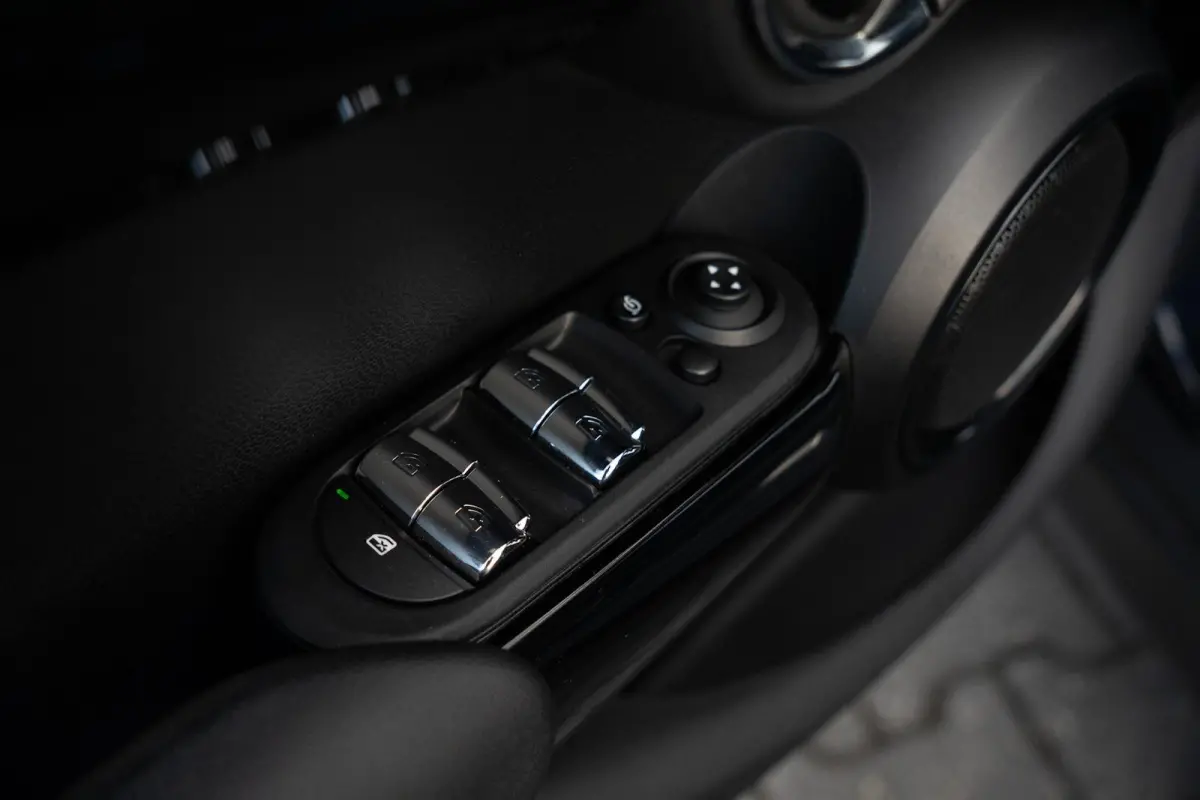 Mini 2.0 S 60 Years | JCW Limited Edition | Org. NL NAP | 1 eig. | 5-deurs | Automaat | Leder Panoramadak | HUD | H&K | Dealer Onderhouden