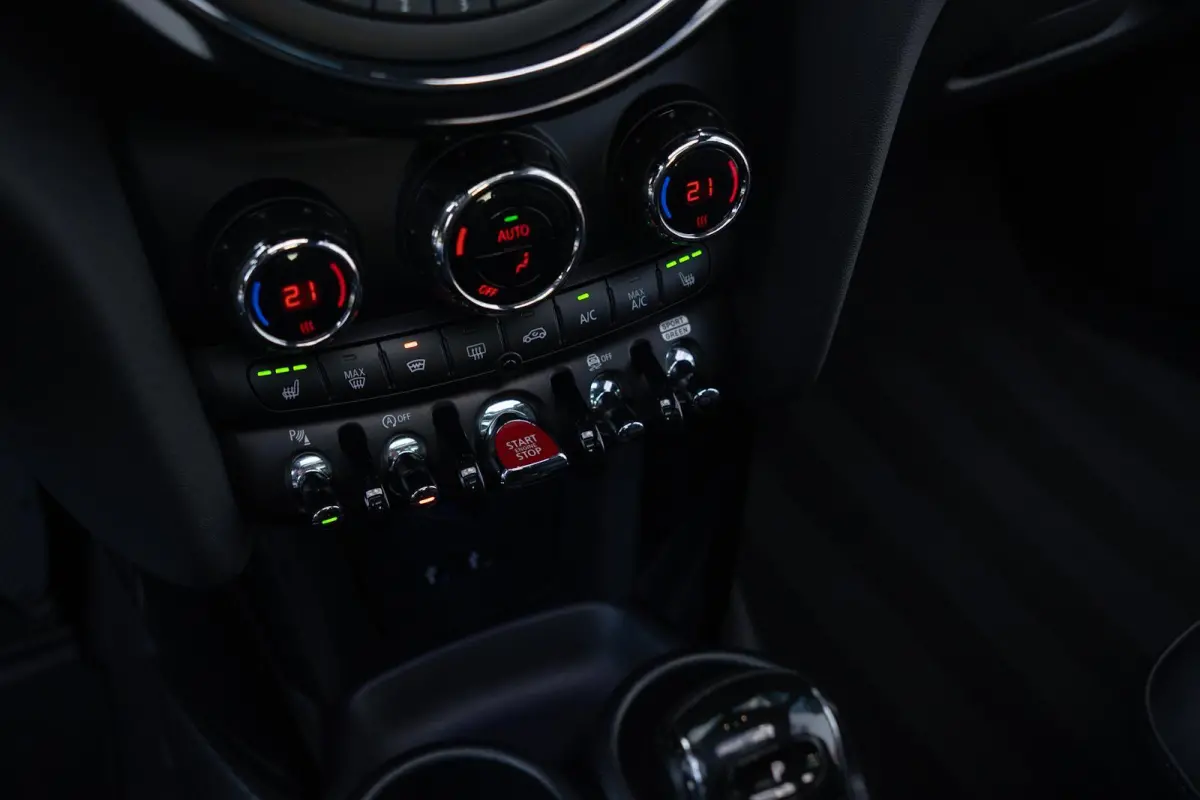 Mini 2.0 S 60 Years | JCW Limited Edition | Org. NL NAP | 1 eig. | 5-deurs | Automaat | Leder Panoramadak | HUD | H&K | Dealer Onderhouden