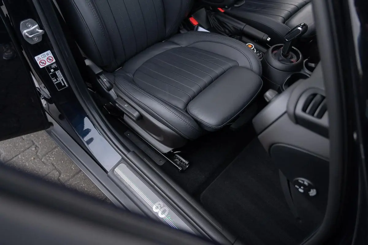Mini 2.0 S 60 Years | JCW Limited Edition | Org. NL NAP | 1 eig. | 5-deurs | Automaat | Leder Panoramadak | HUD | H&K | Dealer Onderhouden