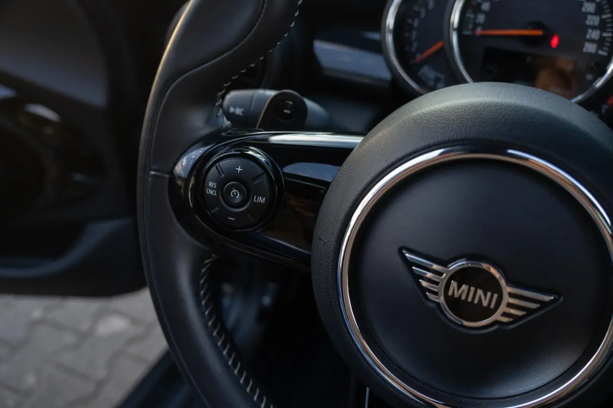 Mini 2.0 S 60 Years | JCW Limited Edition | Org. NL NAP | 1 eig. | 5-deurs | Automaat | Leder Panoramadak | HUD | H&K | Dealer Onderhouden
