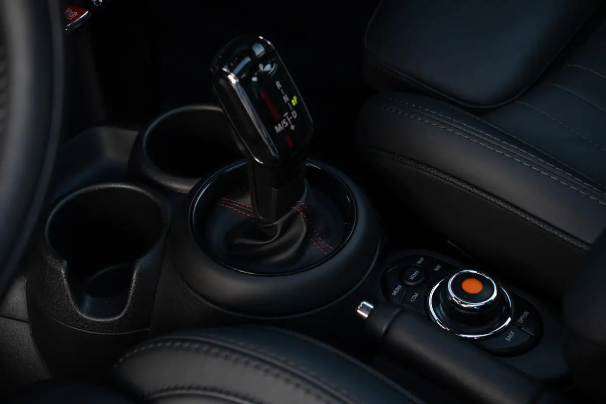 Mini 2.0 S 60 Years | JCW Limited Edition | Org. NL NAP | 1 eig. | 5-deurs | Automaat | Leder Panoramadak | HUD | H&K | Dealer Onderhouden