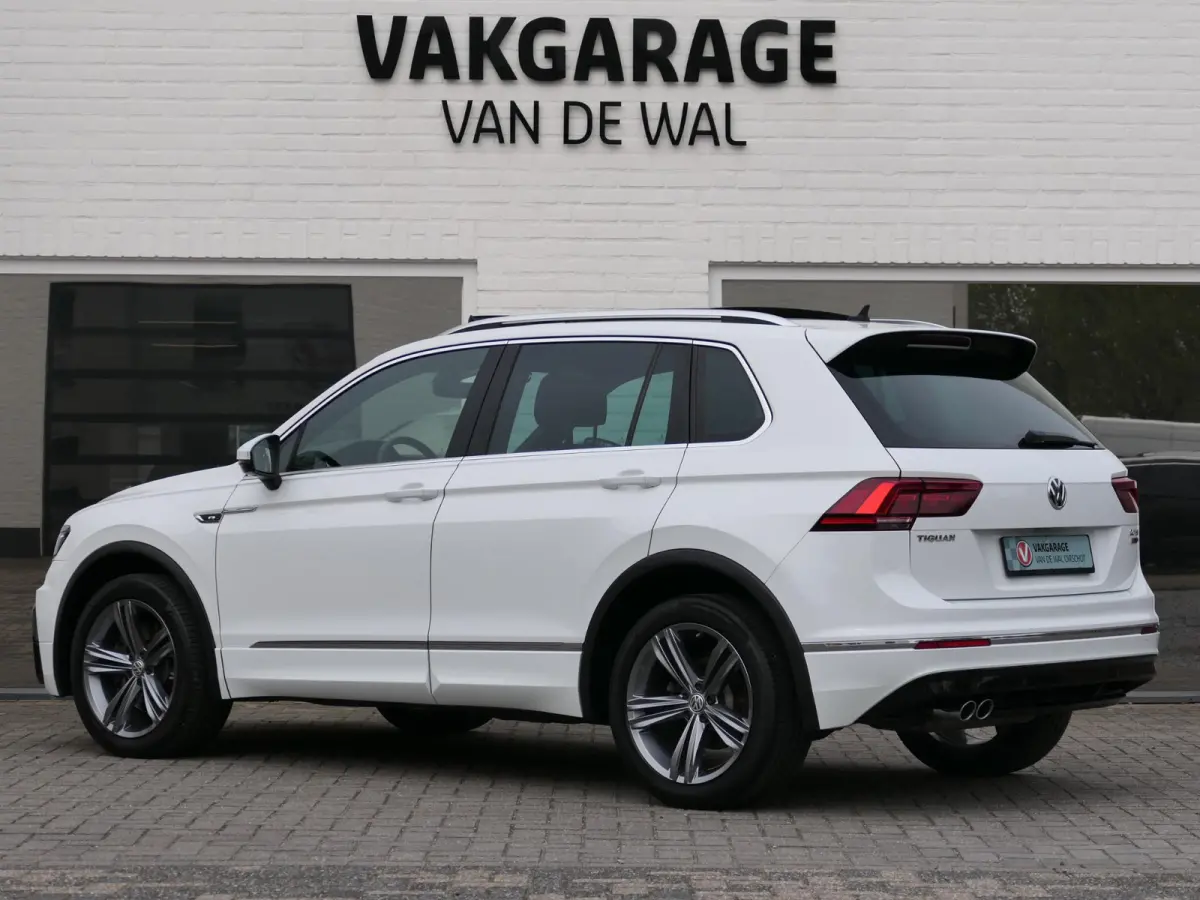 2.0 TSI 4Motion Highline Business R | 3x R-line | Panoramadak | Leder | Memory | Head-up display | Virtual Cockpit | Elektrische achterklep | Dodehoek detectie | ACC | Apple-/Android Carplay