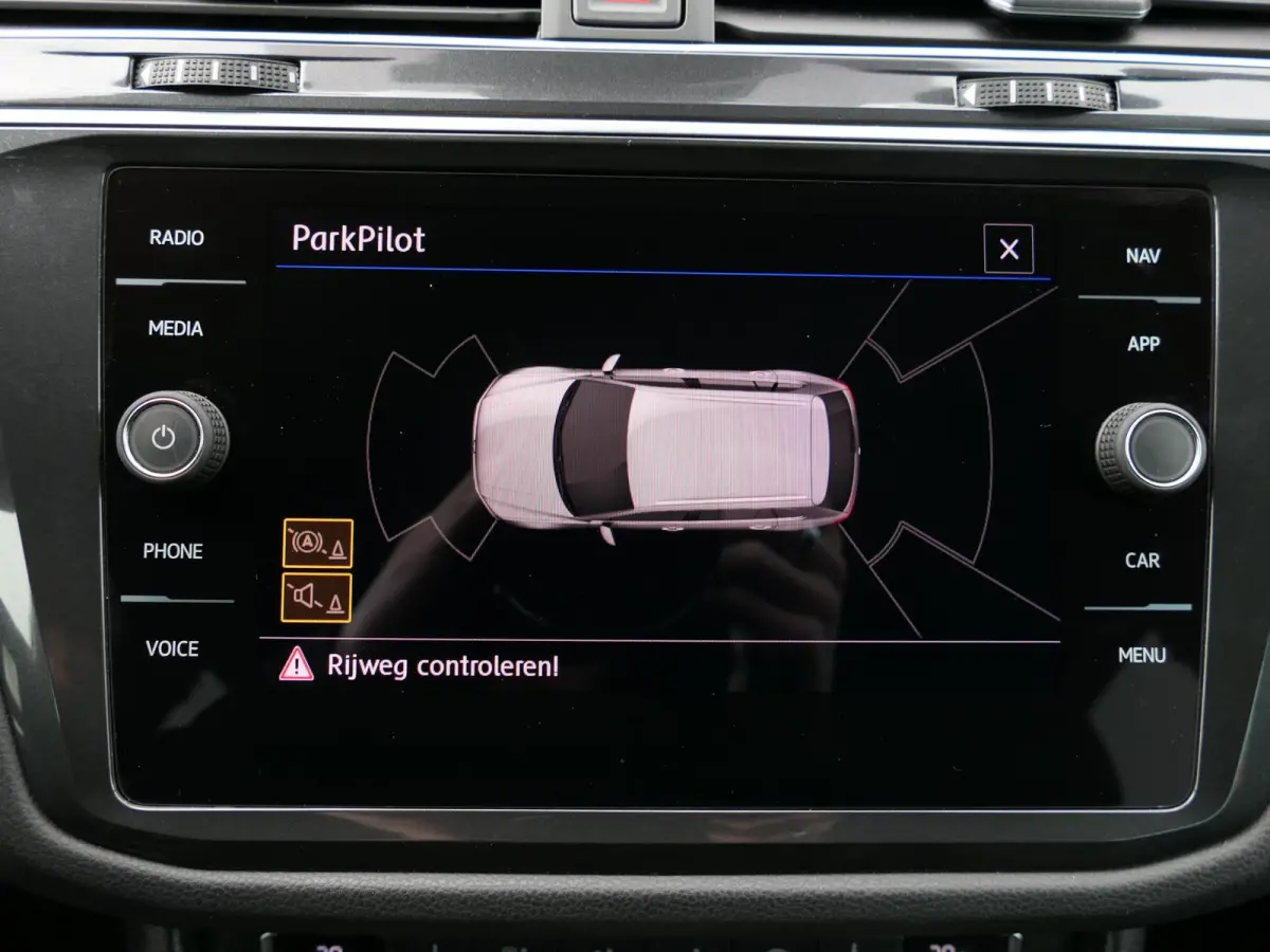 2.0 TSI 4Motion Highline Business R | 3x R-line | Panoramadak | Leder | Memory | Head-up display | Virtual Cockpit | Elektrische achterklep | Dodehoek detectie | ACC | Apple-/Android Carplay