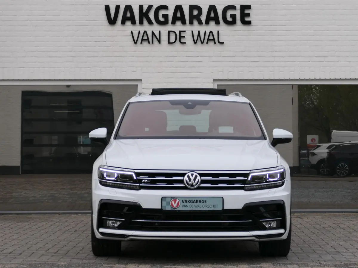 2.0 TSI 4Motion Highline Business R | 3x R-line | Panoramadak | Leder | Memory | Head-up display | Virtual Cockpit | Elektrische achterklep | Dodehoek detectie | ACC | Apple-/Android Carplay