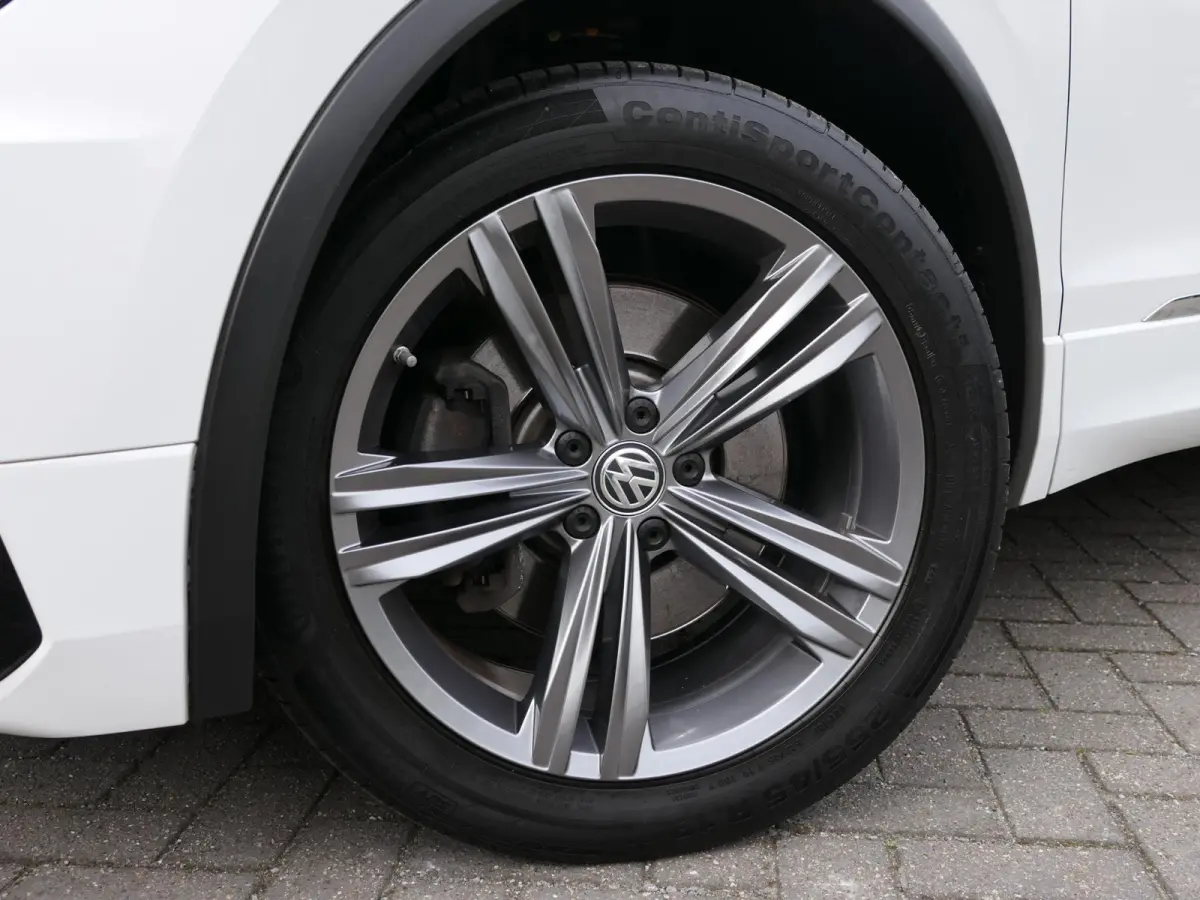 2.0 TSI 4Motion Highline Business R | 3x R-line | Panoramadak | Leder | Memory | Head-up display | Virtual Cockpit | Elektrische achterklep | Dodehoek detectie | ACC | Apple-/Android Carplay