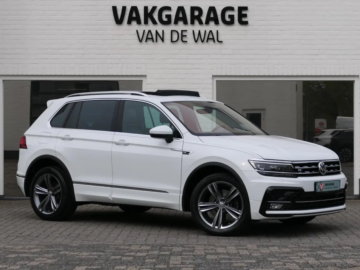 2.0 TSI 4Motion Highline Business R | 3x R-line | Panoramadak | Leder | Memory | Head-up display | Virtual Cockpit | Elektrische achterklep | Dodehoek detectie | ACC | Apple-/Android Carplay