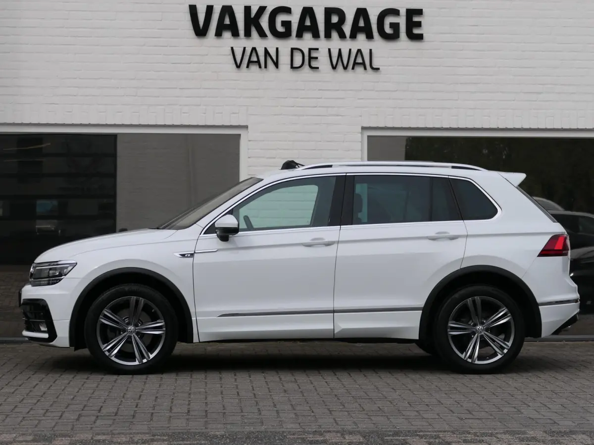 2.0 TSI 4Motion Highline Business R | 3x R-line | Panoramadak | Leder | Memory | Head-up display | Virtual Cockpit | Elektrische achterklep | Dodehoek detectie | ACC | Apple-/Android Carplay