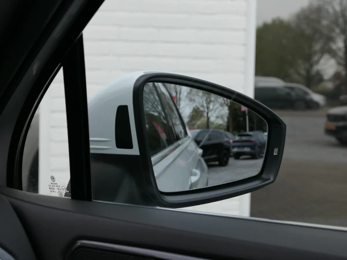 2.0 TSI 4Motion Highline Business R | 3x R-line | Panoramadak | Leder | Memory | Head-up display | Virtual Cockpit | Elektrische achterklep | Dodehoek detectie | ACC | Apple-/Android Carplay