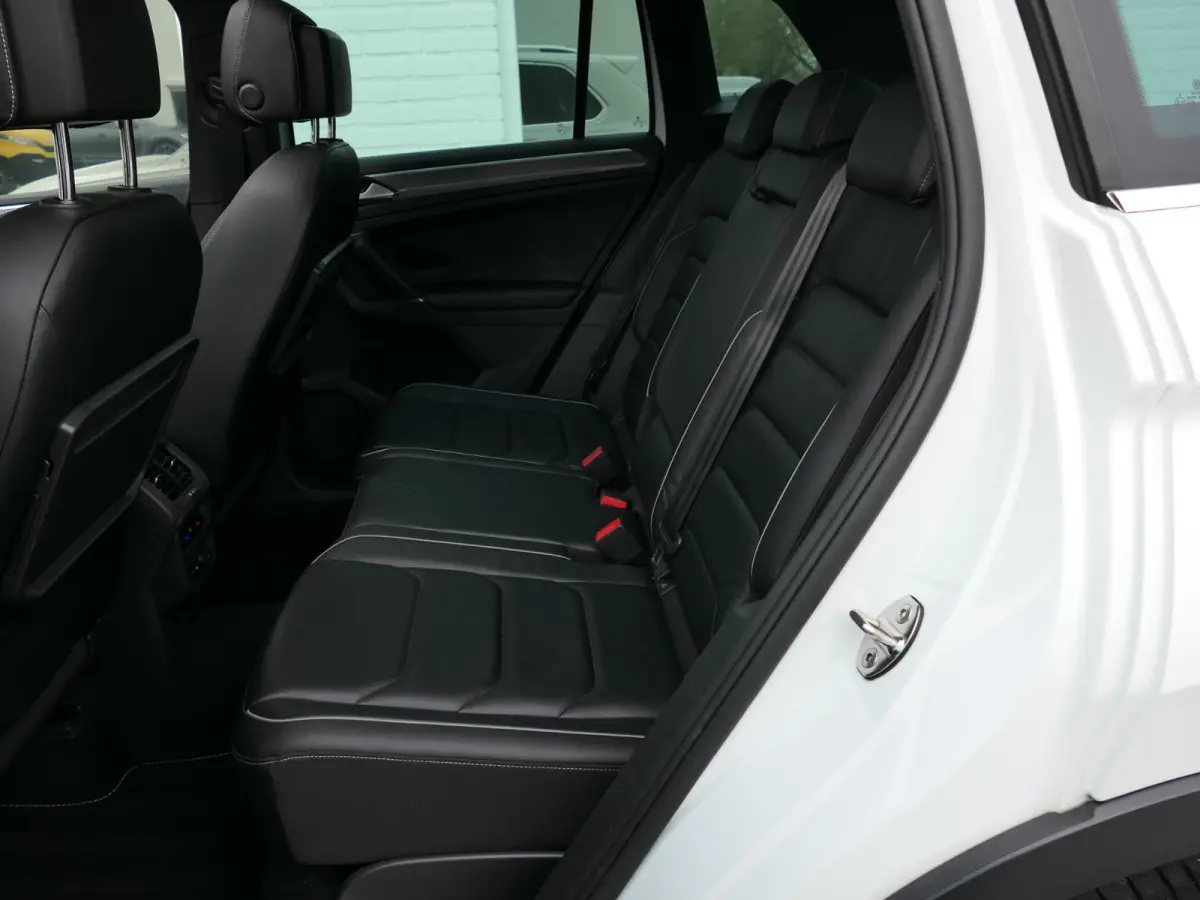2.0 TSI 4Motion Highline Business R | 3x R-line | Panoramadak | Leder | Memory | Head-up display | Virtual Cockpit | Elektrische achterklep | Dodehoek detectie | ACC | Apple-/Android Carplay