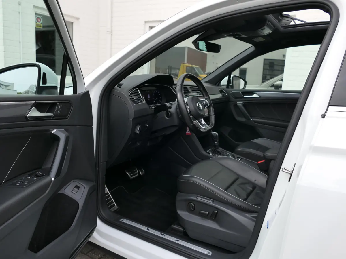 2.0 TSI 4Motion Highline Business R | 3x R-line | Panoramadak | Leder | Memory | Head-up display | Virtual Cockpit | Elektrische achterklep | Dodehoek detectie | ACC | Apple-/Android Carplay