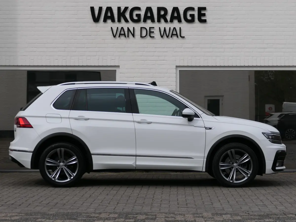 2.0 TSI 4Motion Highline Business R | 3x R-line | Panoramadak | Leder | Memory | Head-up display | Virtual Cockpit | Elektrische achterklep | Dodehoek detectie | ACC | Apple-/Android Carplay