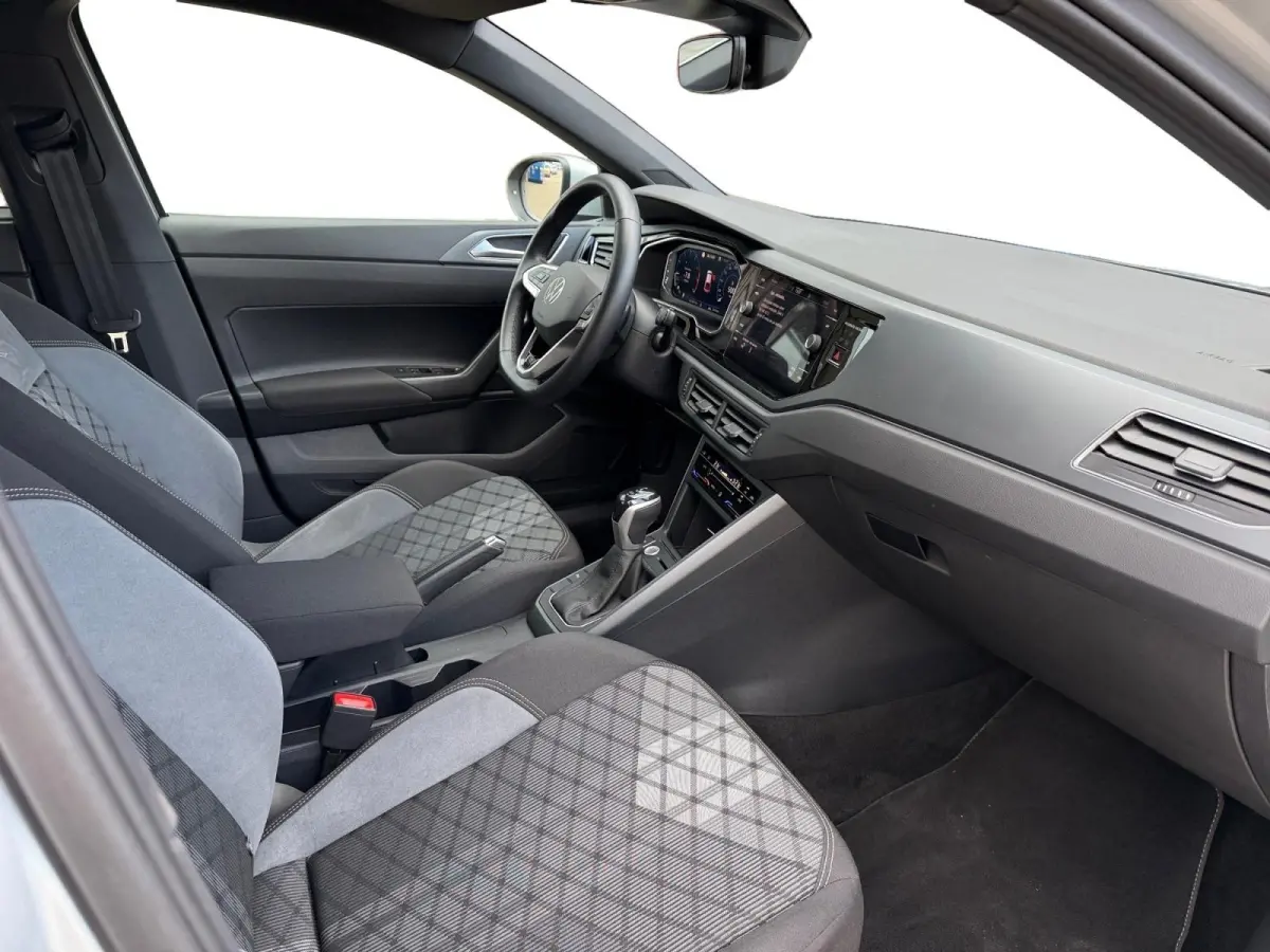1.0 TSI R-Line Edition | Virtual Cockpit | Parkeersensoren | Apple/Android Carplay | AUTOMAAT | Climate Control |