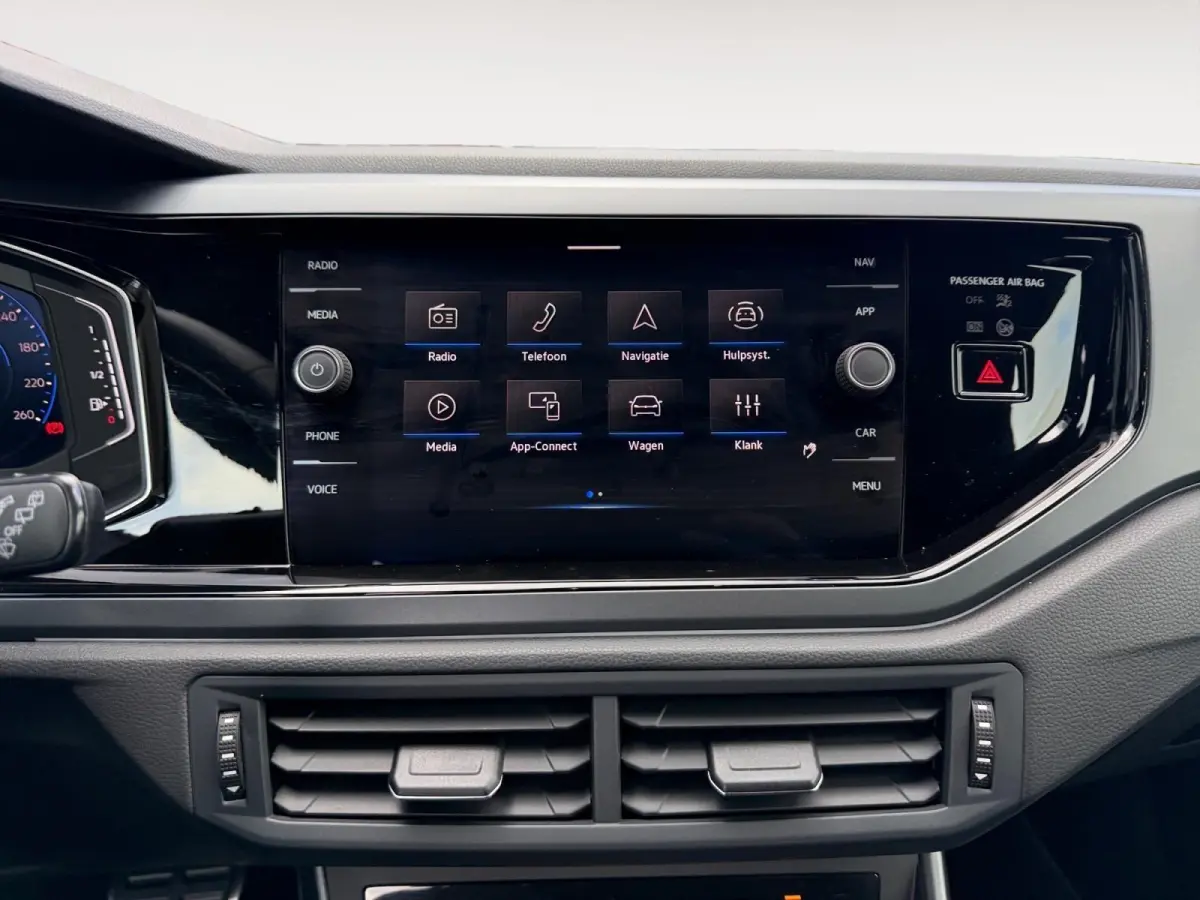 1.0 TSI R-Line Edition | Virtual Cockpit | Parkeersensoren | Apple/Android Carplay | AUTOMAAT | Climate Control |