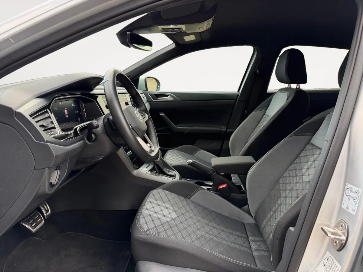1.0 TSI R-Line Edition | Virtual Cockpit | Parkeersensoren | Apple/Android Carplay | AUTOMAAT | Climate Control |