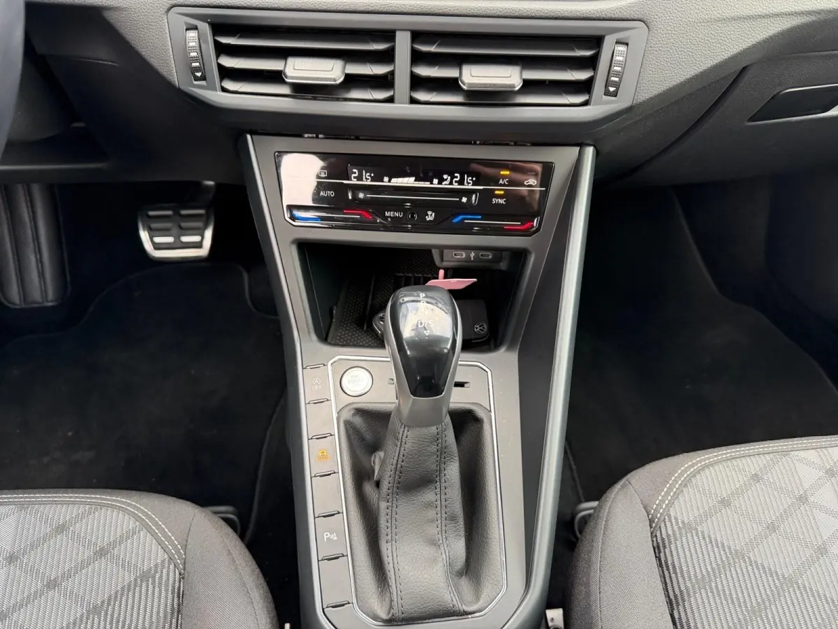 1.0 TSI R-Line Edition | Virtual Cockpit | Parkeersensoren | Apple/Android Carplay | AUTOMAAT | Climate Control |