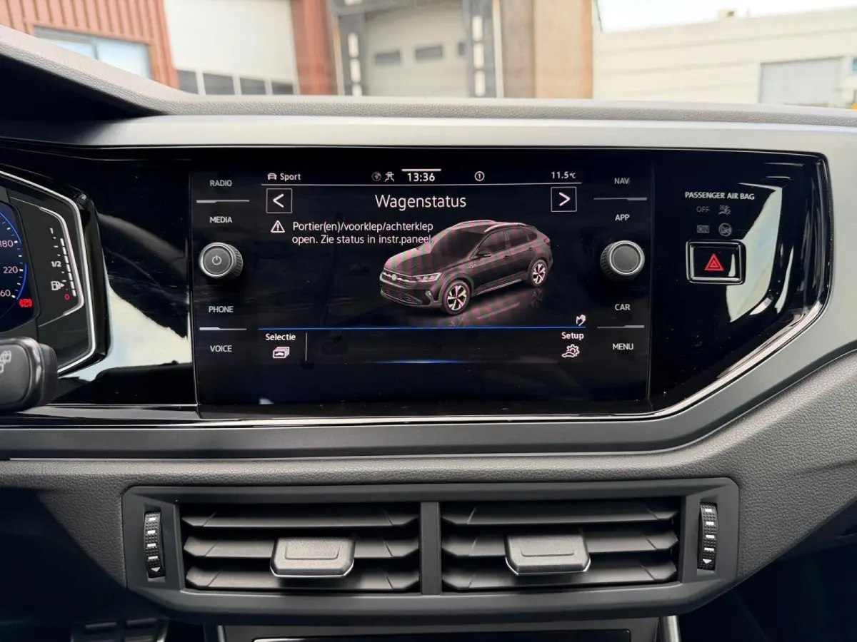 1.0 TSI R-Line Edition | Virtual Cockpit | Parkeersensoren | Apple/Android Carplay | AUTOMAAT | Climate Control |