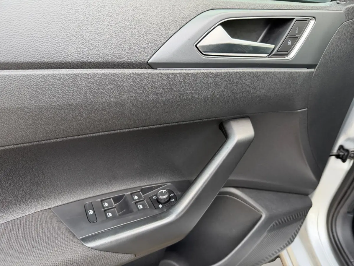 1.0 TSI R-Line Edition | Virtual Cockpit | Parkeersensoren | Apple/Android Carplay | AUTOMAAT | Climate Control |