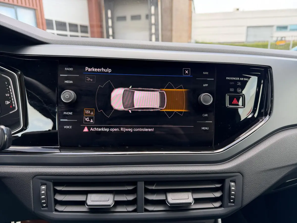 1.0 TSI R-Line Edition | Virtual Cockpit | Parkeersensoren | Apple/Android Carplay | AUTOMAAT | Climate Control |