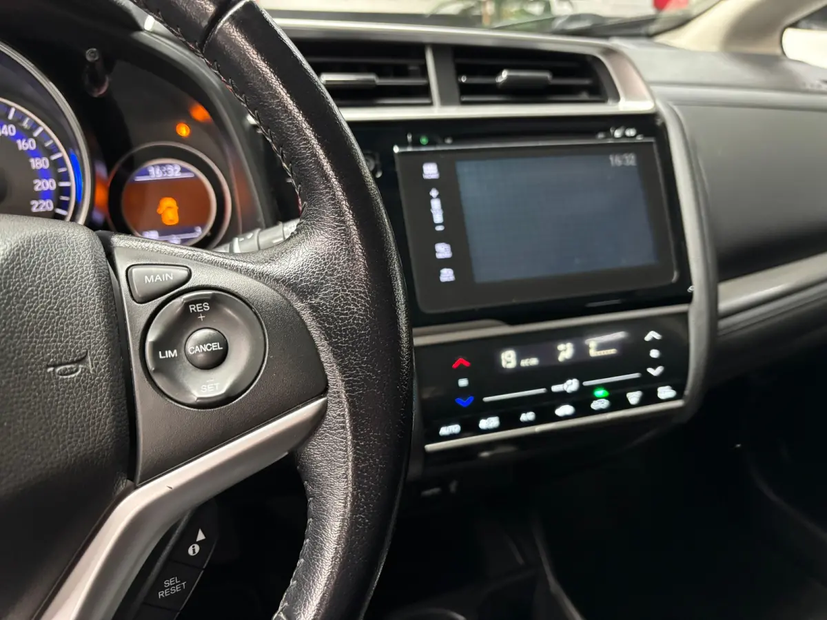 1.3 i-VTEC Elegance / Camera / Navi / Stoelverwarming