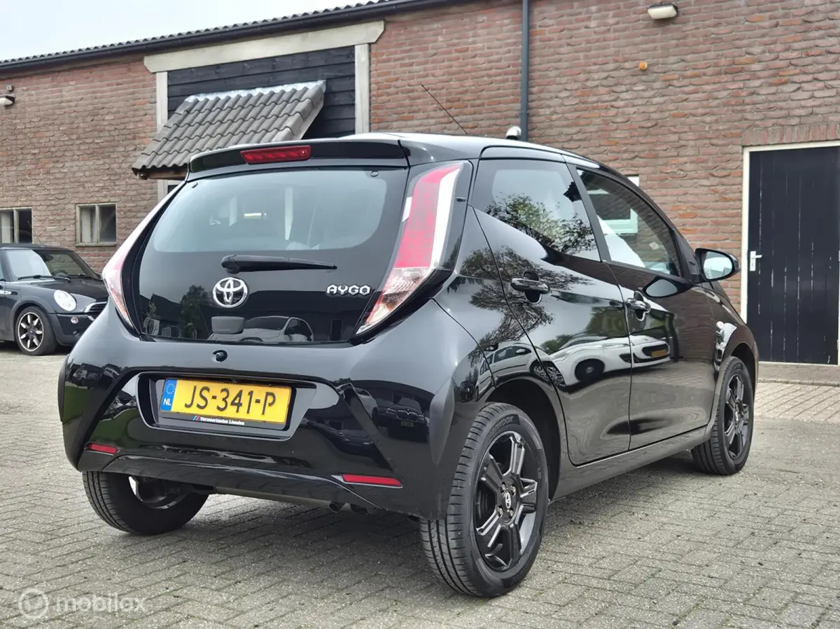 1.0 VVT-i x-play I Camera I CV I Airco I Limiter/Cruise