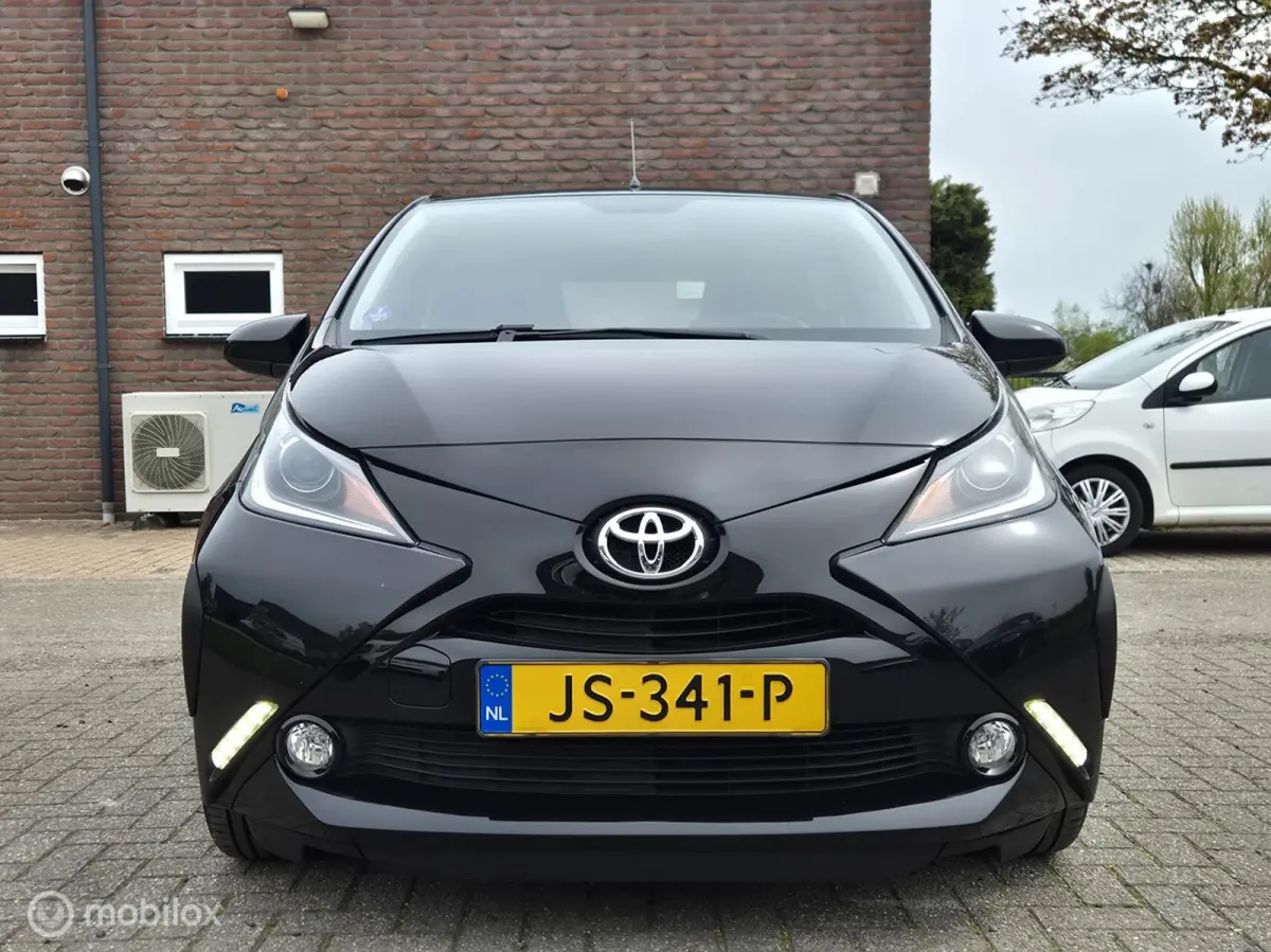 1.0 VVT-i x-play I Camera I CV I Airco I Limiter/Cruise