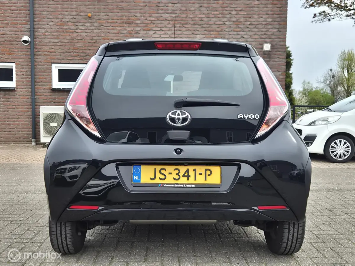 1.0 VVT-i x-play I Camera I CV I Airco I Limiter/Cruise