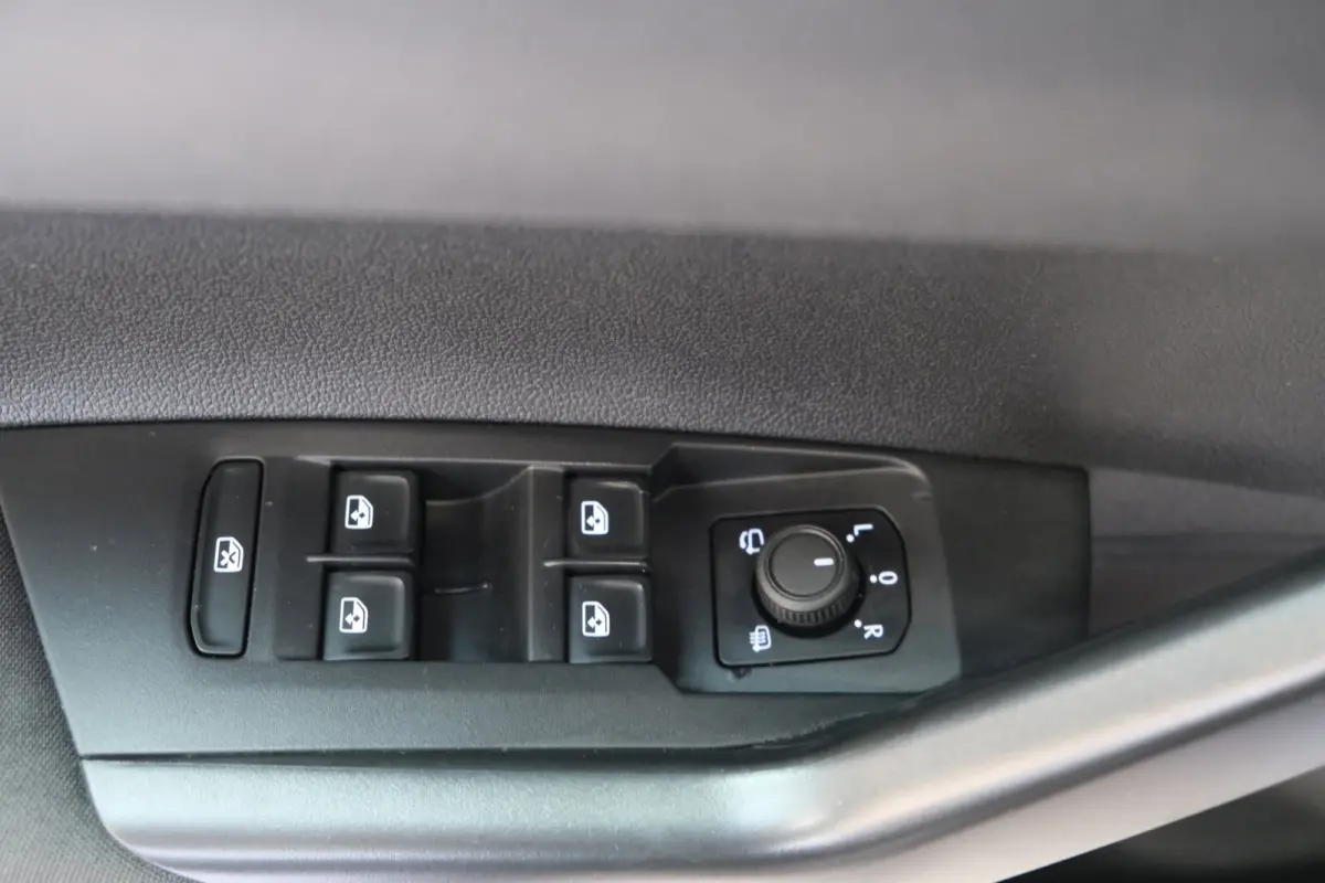 1.0 TSI Life - N.A.P. Airco, Cruise, PDC, Carplay, Virtual Display.