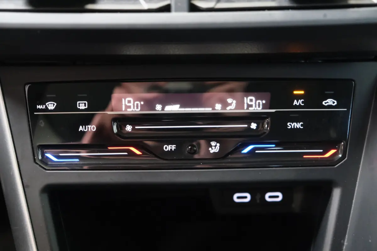 1.0 TSI Life - N.A.P. Airco, Cruise, PDC, Carplay, Virtual Display.