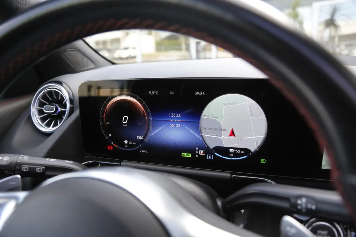 250 e AMG Line*Perfect Onderh.*Pano/Elek. Trekhaak/Night/Sfeer/LED/DAB/Keyless Entry+Go/Camera/Parkeersens.V+A/19 inch LM*