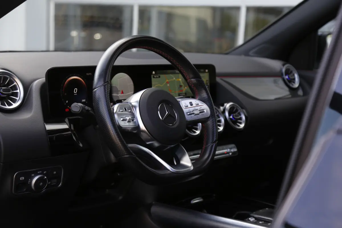 250 e AMG Line*Perfect Onderh.*Pano/Elek. Trekhaak/Night/Sfeer/LED/DAB/Keyless Entry+Go/Camera/Parkeersens.V+A/19 inch LM*
