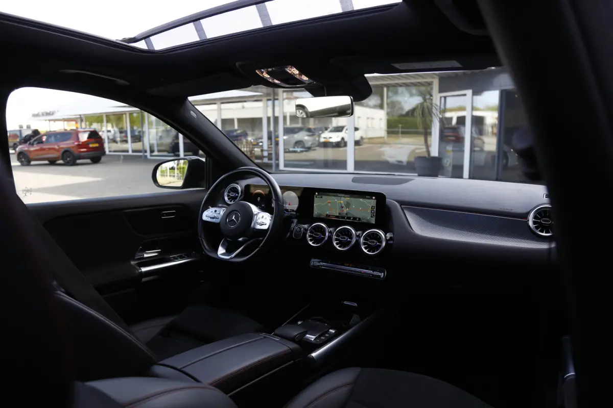 250 e AMG Line*Perfect Onderh.*Pano/Elek. Trekhaak/Night/Sfeer/LED/DAB/Keyless Entry+Go/Camera/Parkeersens.V+A/19 inch LM*
