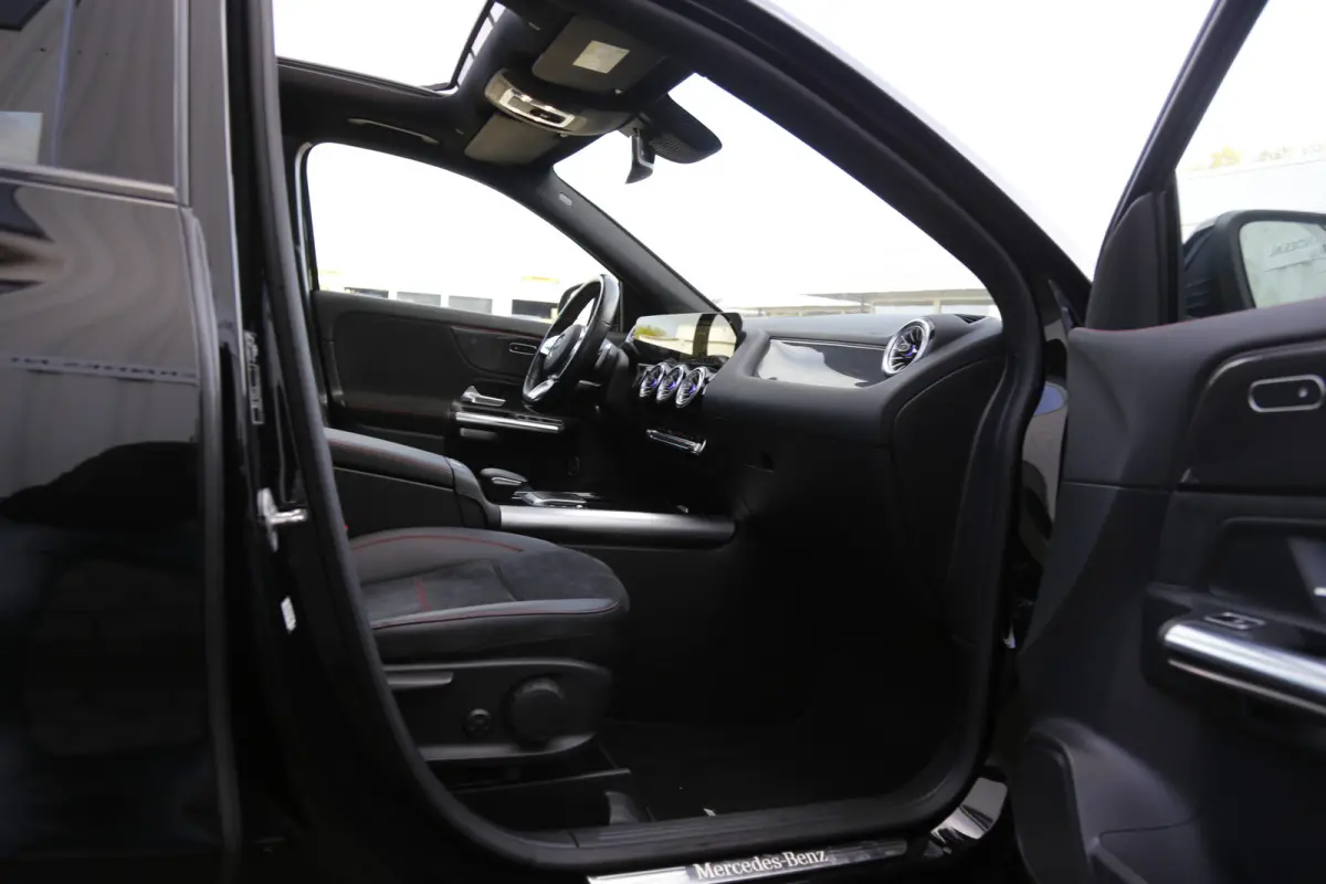 250 e AMG Line*Perfect Onderh.*Pano/Elek. Trekhaak/Night/Sfeer/LED/DAB/Keyless Entry+Go/Camera/Parkeersens.V+A/19 inch LM*