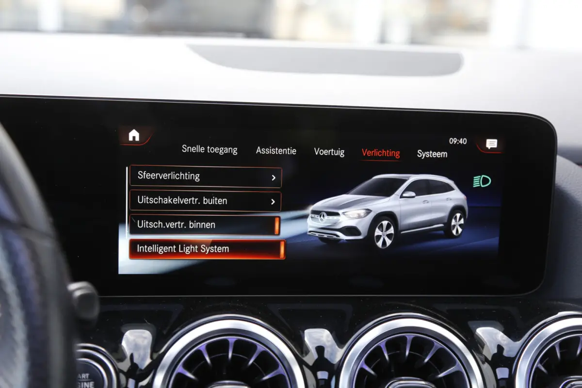250 e AMG Line*Perfect Onderh.*Pano/Elek. Trekhaak/Night/Sfeer/LED/DAB/Keyless Entry+Go/Camera/Parkeersens.V+A/19 inch LM*
