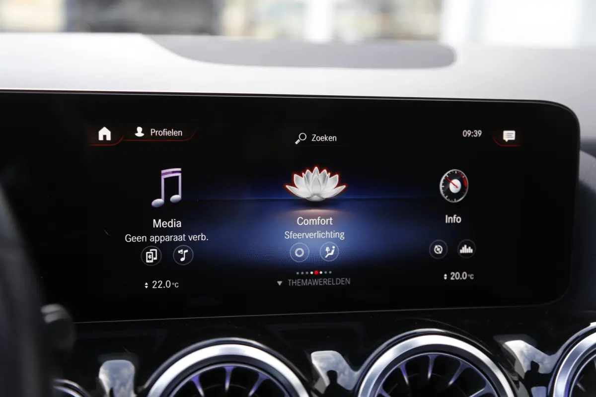 250 e AMG Line*Perfect Onderh.*Pano/Elek. Trekhaak/Night/Sfeer/LED/DAB/Keyless Entry+Go/Camera/Parkeersens.V+A/19 inch LM*