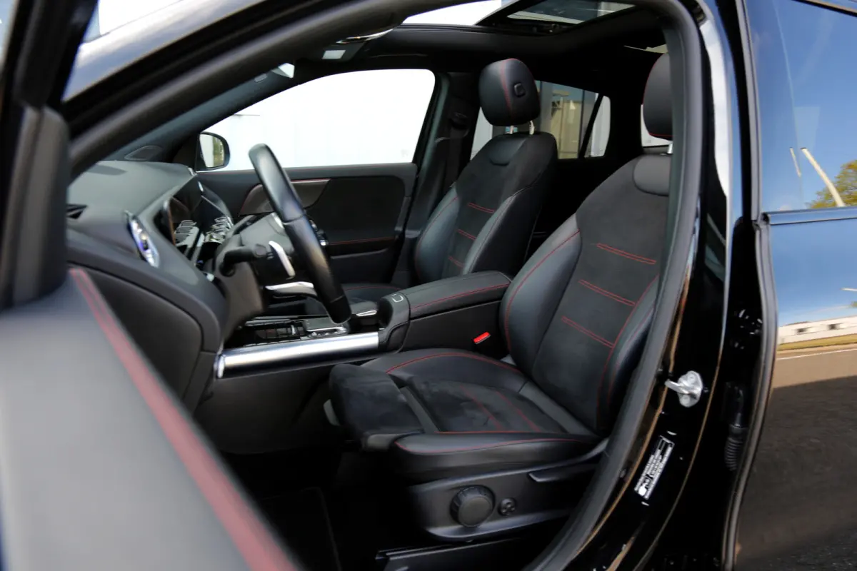 250 e AMG Line*Perfect Onderh.*Pano/Elek. Trekhaak/Night/Sfeer/LED/DAB/Keyless Entry+Go/Camera/Parkeersens.V+A/19 inch LM*