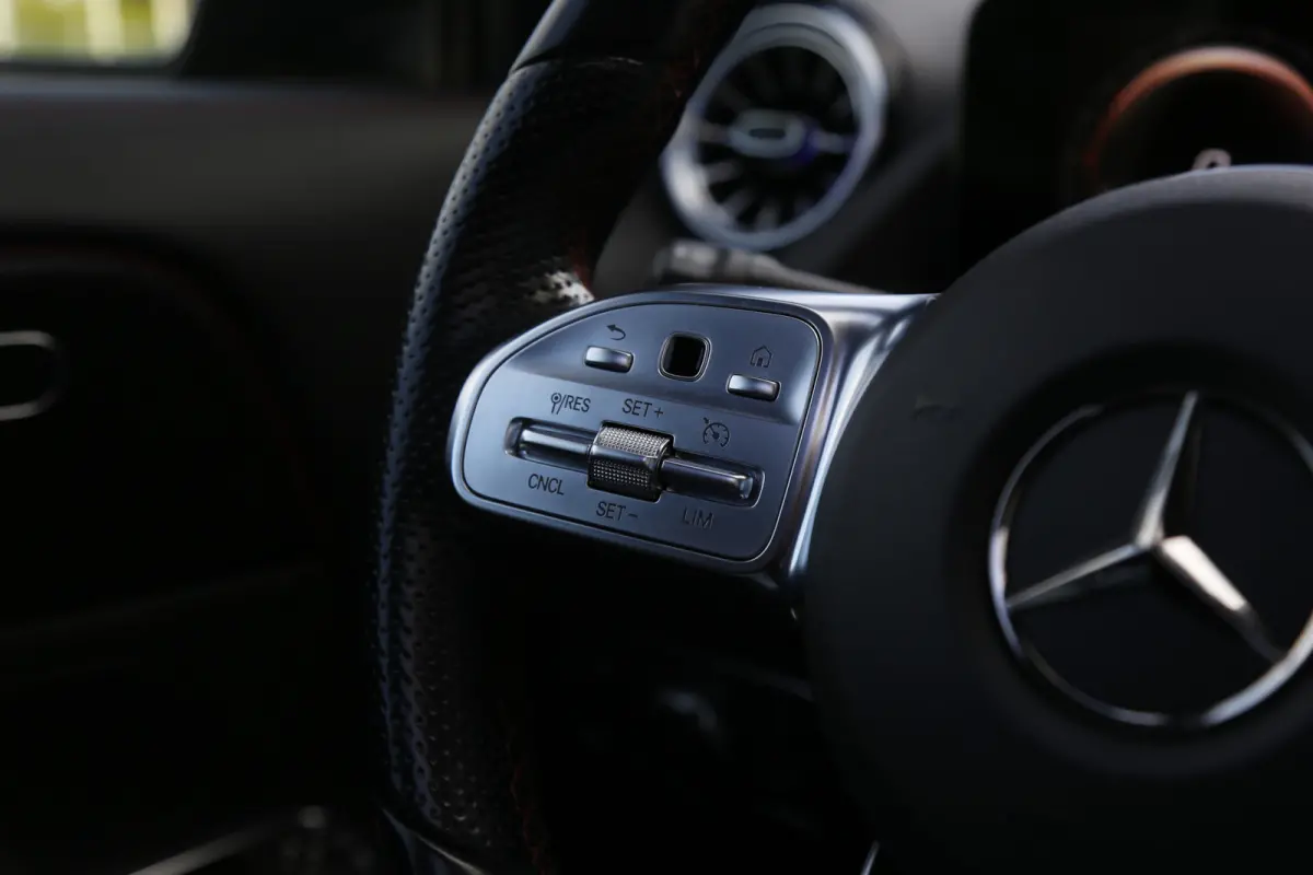 250 e AMG Line*Perfect Onderh.*Pano/Elek. Trekhaak/Night/Sfeer/LED/DAB/Keyless Entry+Go/Camera/Parkeersens.V+A/19 inch LM*